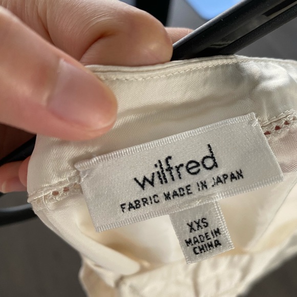 Aritzia Sleeveless Top - Picture 2 of 2